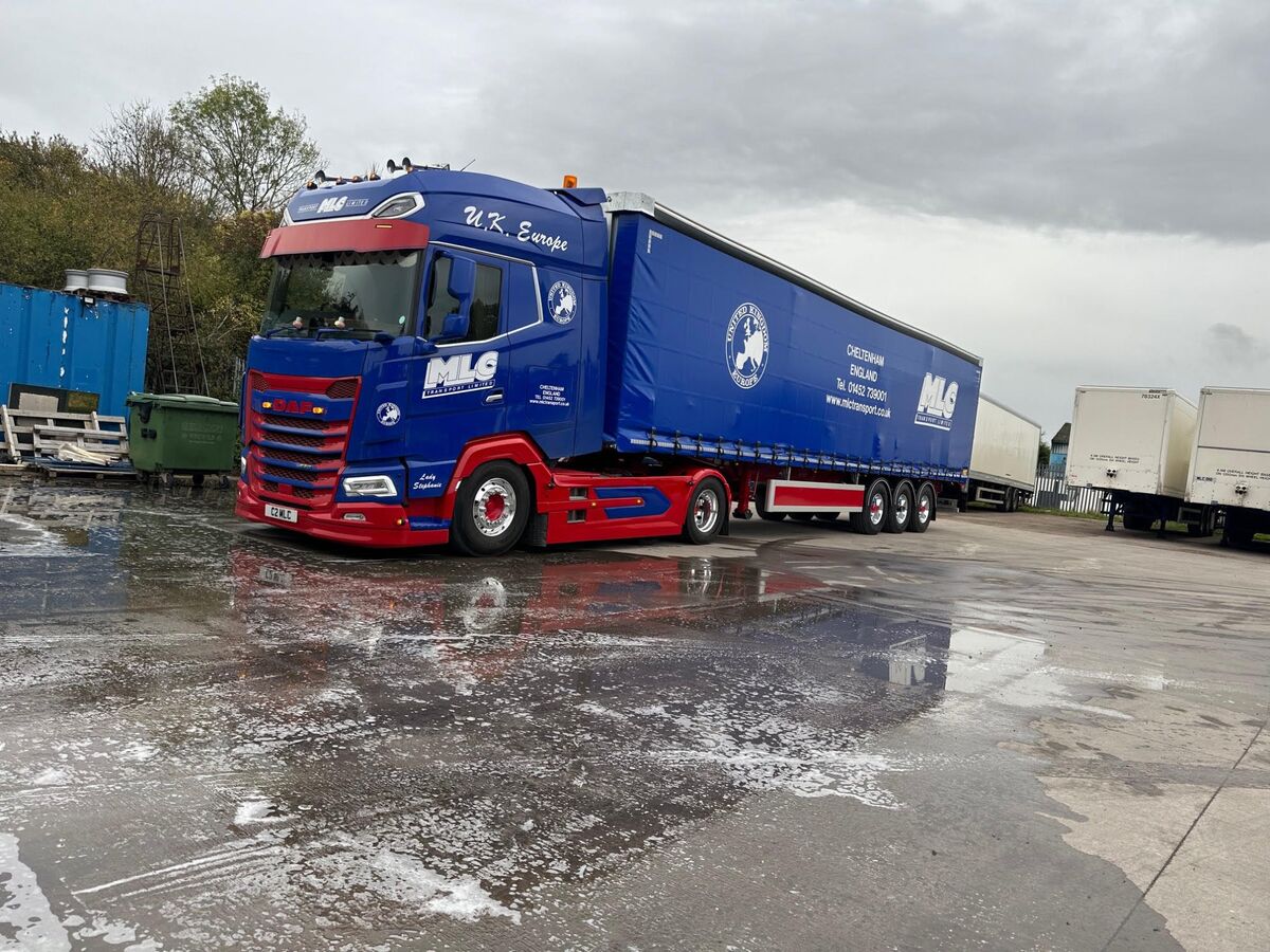 MLC DAF truck with curtainside trailer